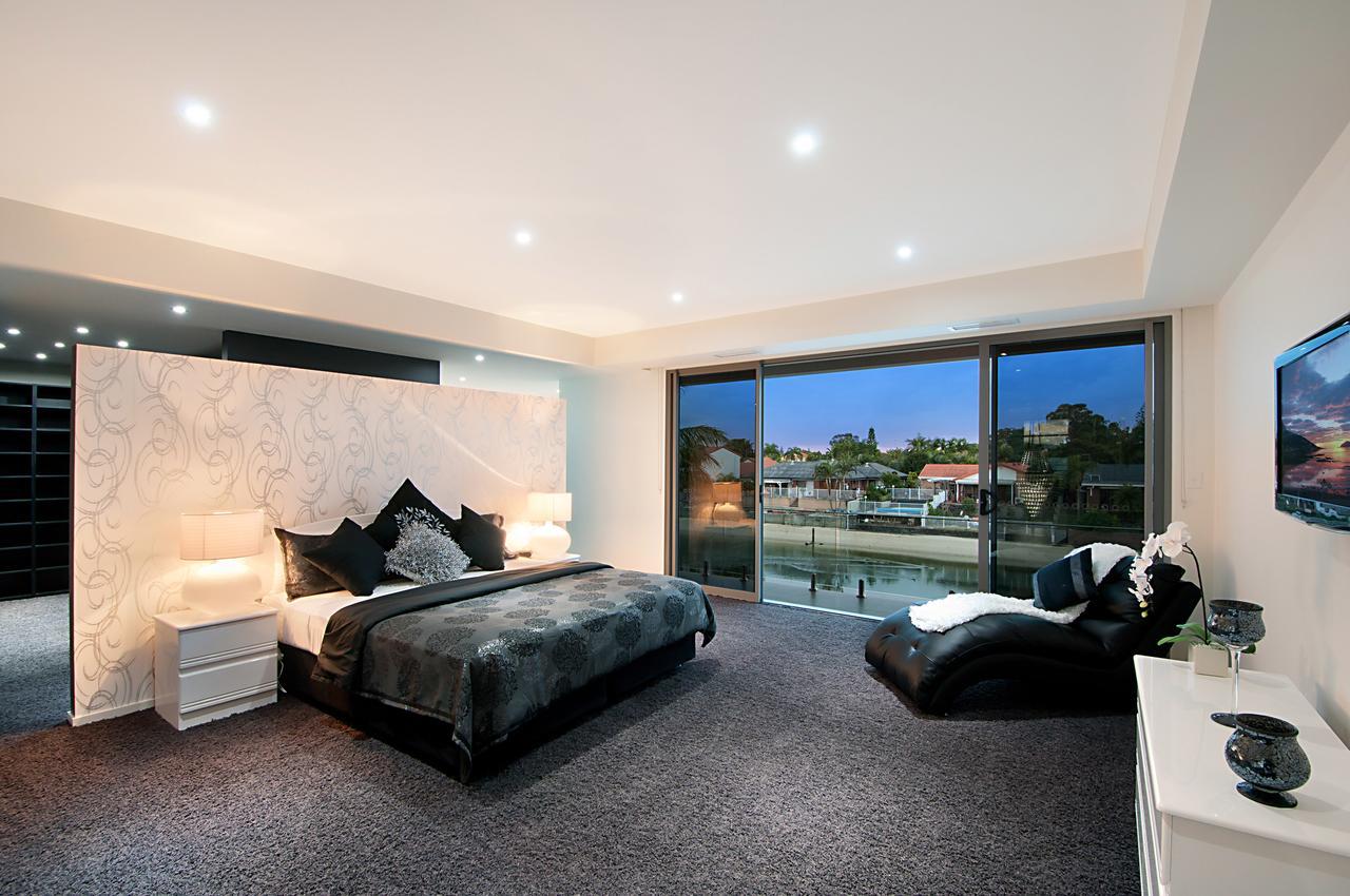 Waterfront Splendour Holiday home